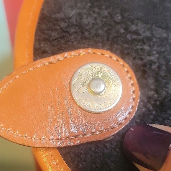 Vintage Dooney & Bourke Big Duck Crossbody Bag Tan & Black All Weather Leather - Picture 7 of 16